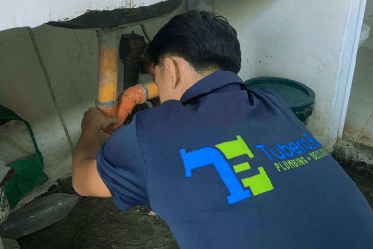 Professional tubero experts ensuring reliable plumbing system solutions.