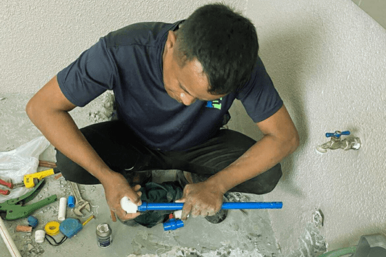 "Tubero in Cavite fixing underground leak"