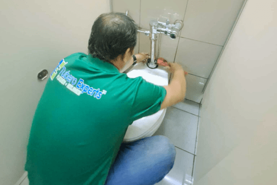 Metro Manila plumber with complete tools ready for emergency plumbing services