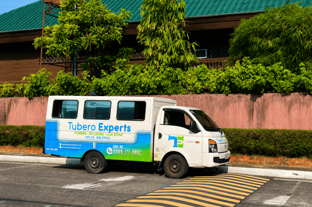 Tubero Experts service vehicle branded with plumbing, declogging, and leak repair, parked on a residential street