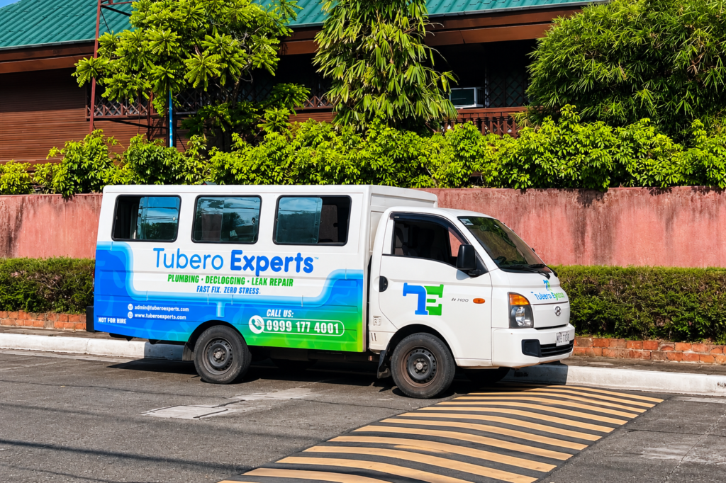 Tubero Experts branded service van parked on a street, ready for plumbing and declogging dispatch