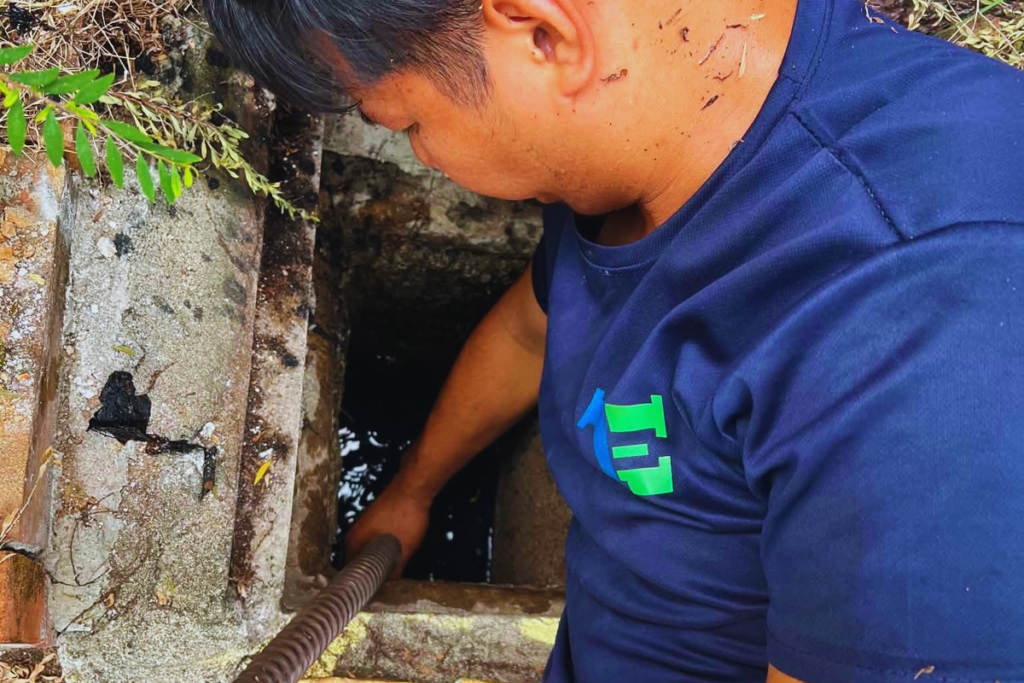 Tubero Experts technician repairing roof drainage under the eaves of a tiled roof